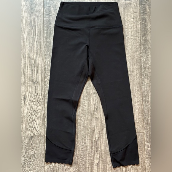 Lululemon Align Scalloped Hem High-Rise Crop Leggings 23" — Black — Size 6 - Picture 3 of 9